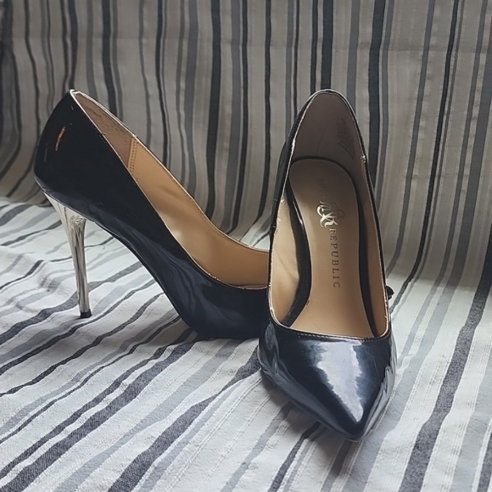 Rock & Republic Black Patent Leather Pointed-Toe Stiletto Heels with Silver Heel